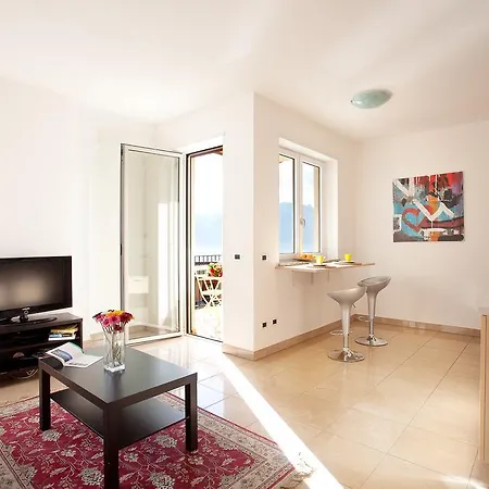 Fabiana Apartment *
